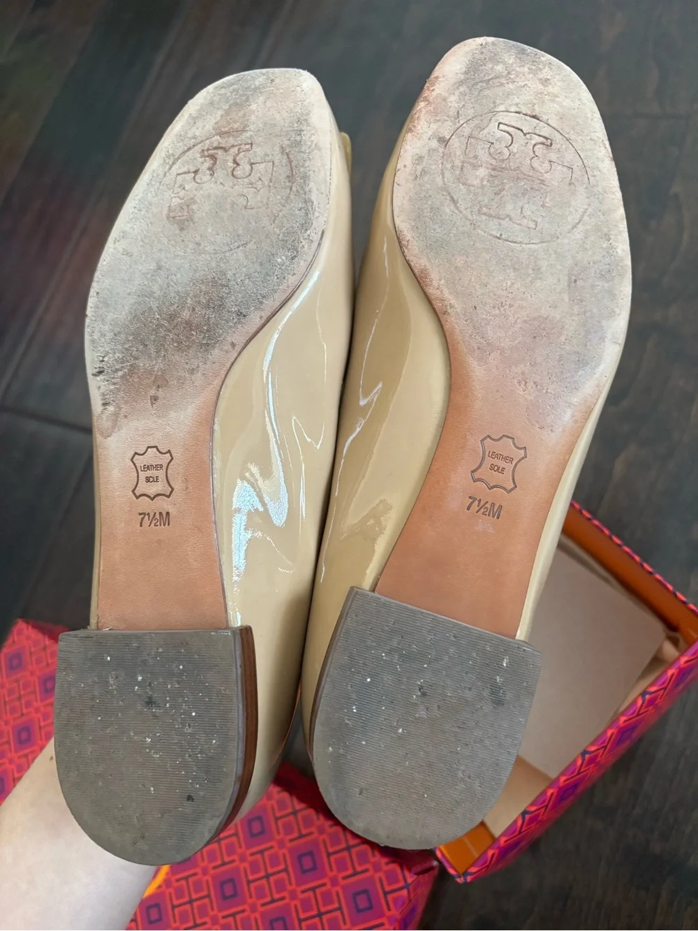 Tory Burch Beige Patent Leather Square-Toe Ballet Flats with Logo - Picture 8 of 9